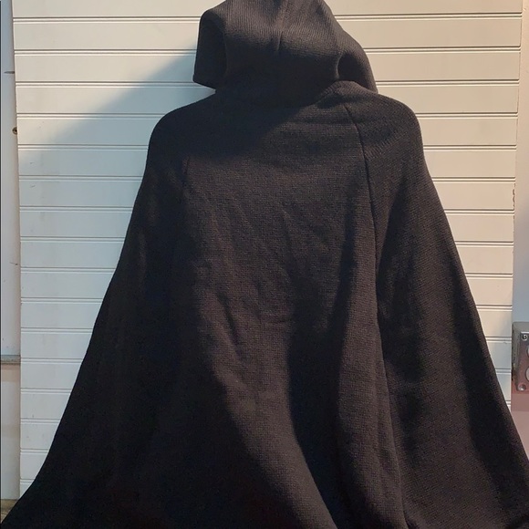 MVVZ knitted cape - Picture 2 of 3